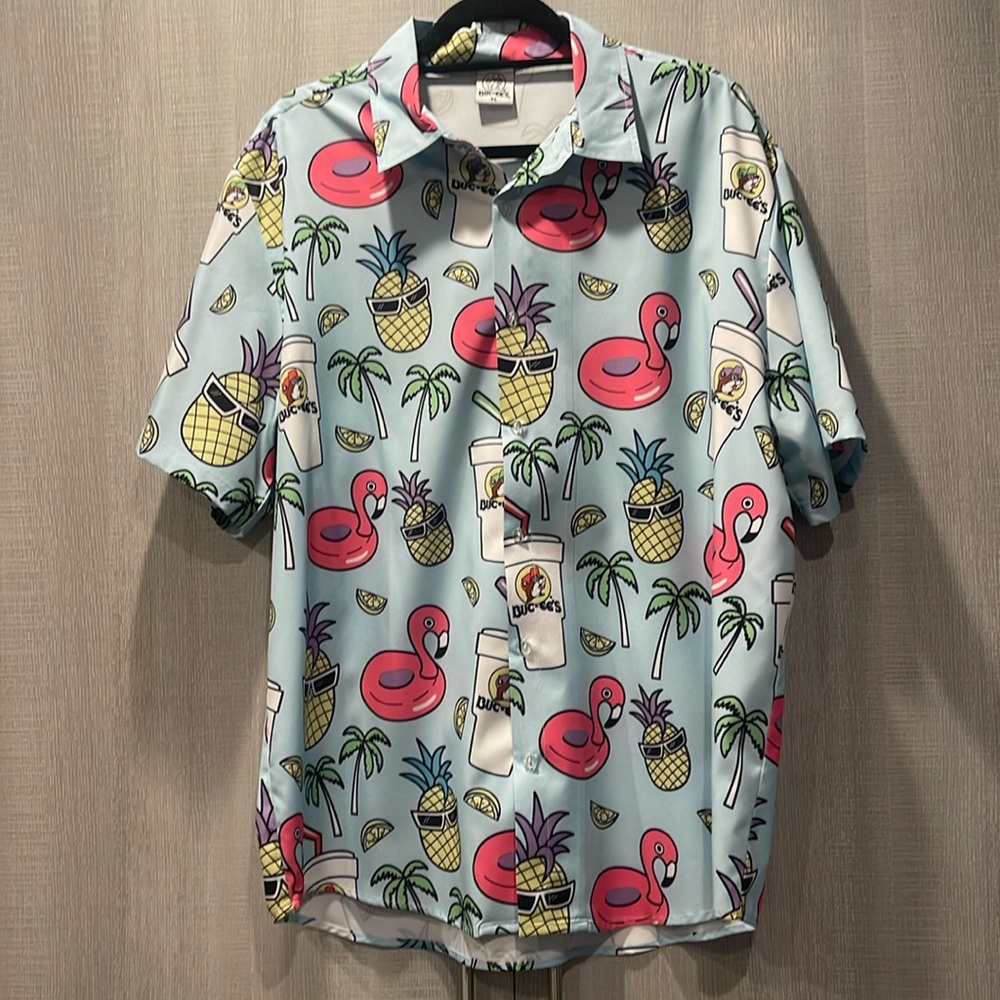 Buc-ee’s XL button up shirt